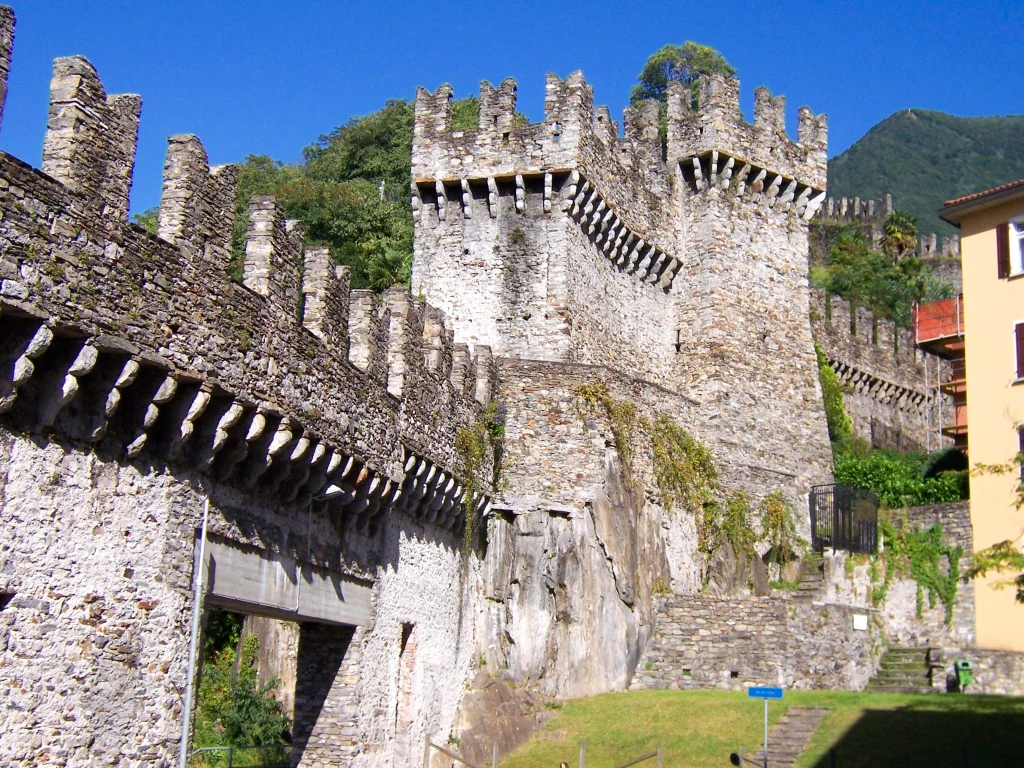 THE CASTLE WALLS
