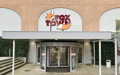 How much does a taxi cost from Lugano to Fox Town in Mendrisio?