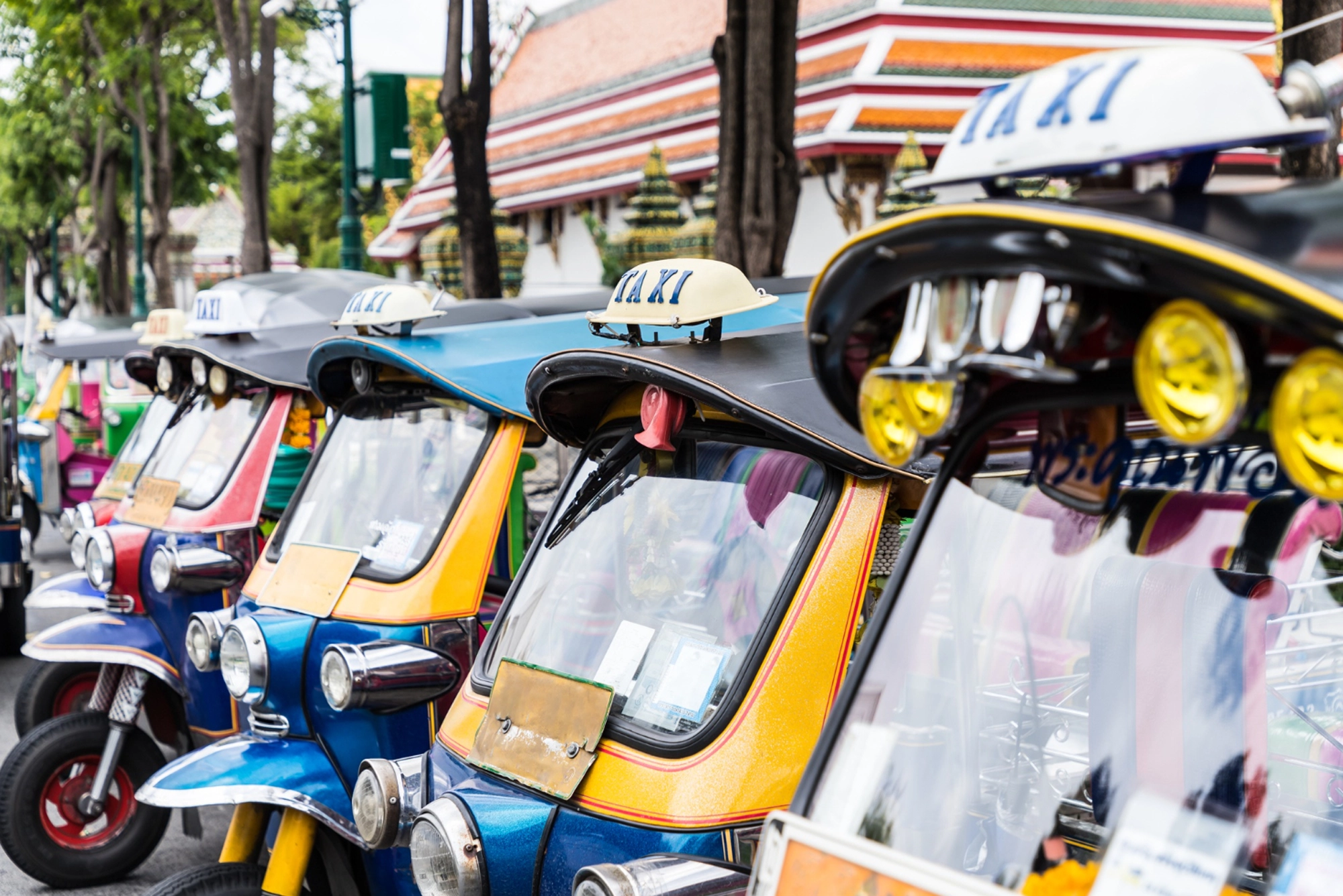 taxi strani curiosi pazzi rari del mondo cover